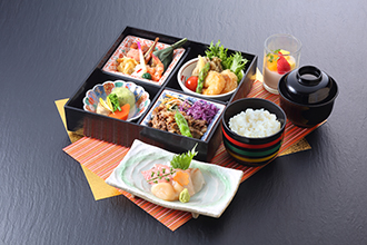 お弁当3300